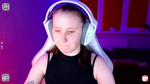 Lola online show from March 25, 5:27 pm