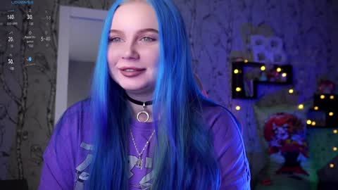 Snapshot of moon_valkyriie chatting on December 12, 10:45 am Emilia online show from December 12, 10:45 am