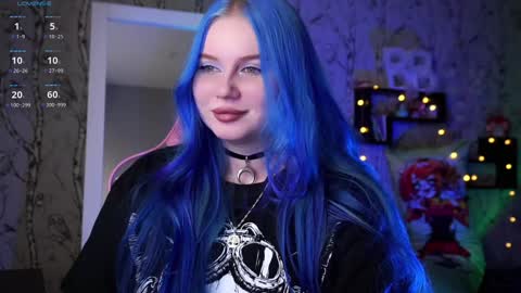 Snapshot of moon_valkyriie chatting on December 2, 11:11 am Emilia online show from December 2, 11:11 am
