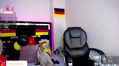 Snapshot of moon_water__ chatting on September 25, 11:53 am Moon Water online show from September 25, 11:53 am