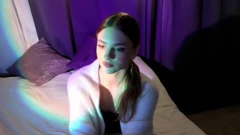 Snapshot of moonlightmaya chatting on October 19, 8:00 pm Maya online show from October 19, 8:00 pm
