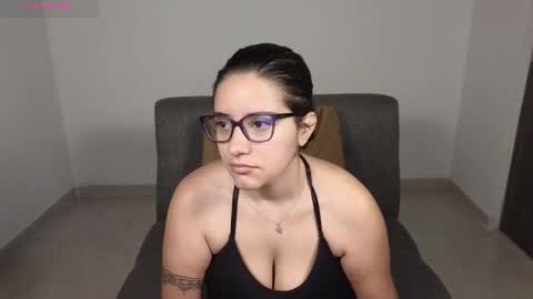 Snapshot of moonwoman_ chatting on October 15, 4:04 am Moon Woman online show from October 15, 4:04 am