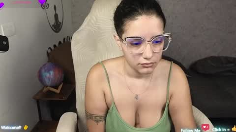 Snapshot of moonwoman_ chatting on February 6, 1:27 am Moon Woman online show from February 6, 1:27 am