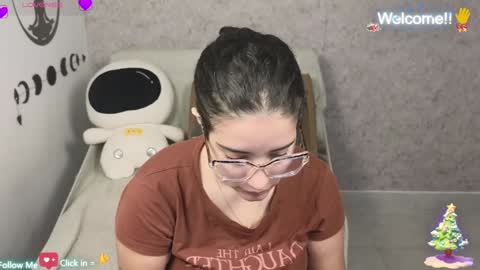 Snapshot of moonwoman_ chatting on December 24, 12:44 am Moon Woman online show from December 24, 12:44 am