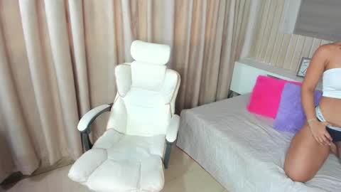 Morene  online show from April 19, 8:00 pm