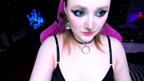 Snapshot of motorkate chatting on December 23, 9:18 pm motorkate online show from December 23, 9:18 pm