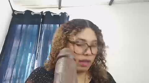 mrs_afroditha online show from March 11, 9:17 pm