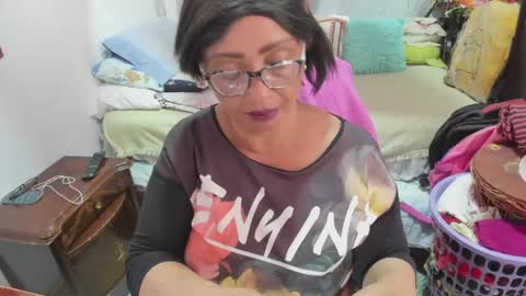 mrs_mommy online show from April 15, 8:09 pm