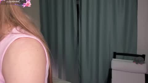 Mia online show from November 22, 10:34 pm