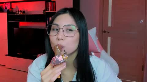 ms_emily_ online show from April 28, 11:14 am