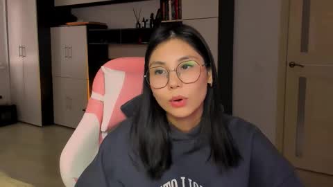 Snapshot of ms_emily_ chatting on September 13, 2:25 pm ms_emily_ online show from September 13, 2:25 pm