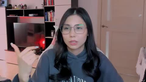 ms_emily_ online show from April 23, 12:29 pm