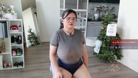 Snapshot of ms_mochii chatting on September 26, 7:22 pm R o r i SnapChat heyroriv2 wednesday - sunday Noon oclock mountain - 5pm mountain online show from September 26, 7:22 pm