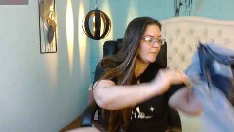 Jossie online show from April 29, 3:43 am