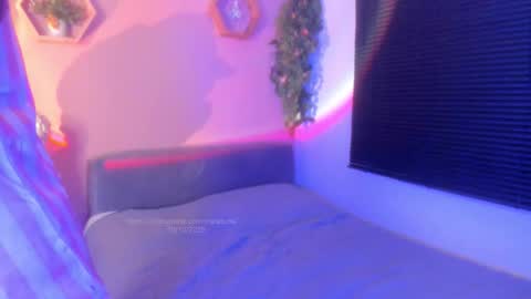 Snapshot of mslalune chatting on October 11, 2:05 am Vero Meg online show from October 11, 2:05 am