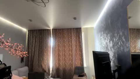 Mia online show from April 24, 1:41 am