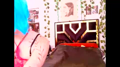 miagosling  NTMU  Dont forget follow me  online show from October 25, 4:47 pm