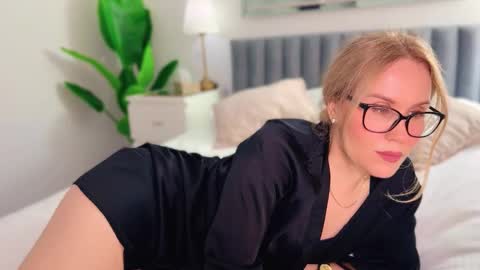 Mya-be Yours P online show from January 14, 11:43 pm