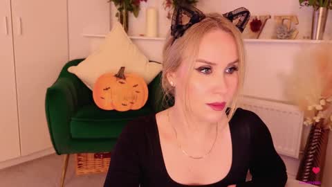 Mya-be Yours P online show from October 27, 8:14 pm