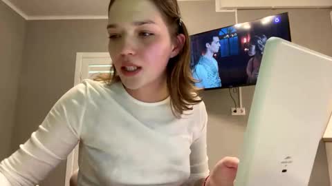 Amlie online show from November 8, 5:18 pm