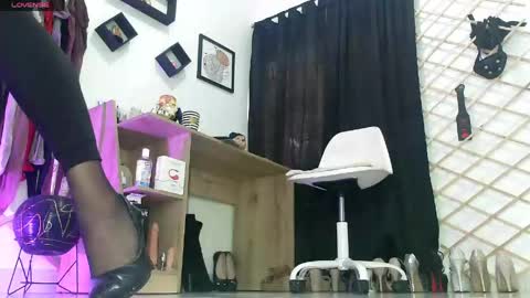 myla sarah1 online show from April 28, 1:26 pm