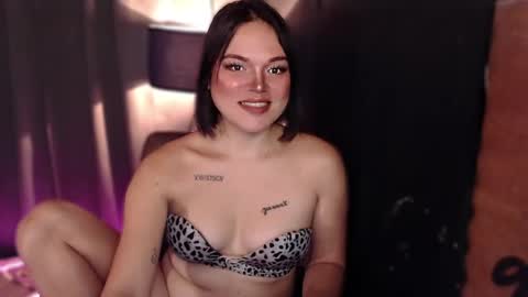 UR GIRL NEXTDOOR online show from February 25, 5:52 am