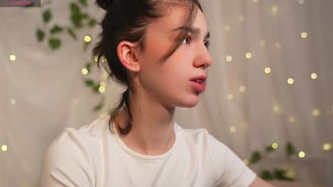 Snapshot of mystica_ chatting on December 28, 7:44 am MILLI online show from December 28, 7:44 am