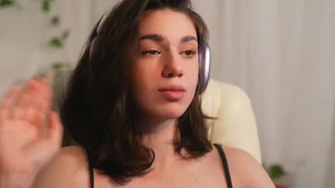 Snapshot of mystica_ chatting on February 20, 7:12 am MILLI online show from February 20, 7:12 am