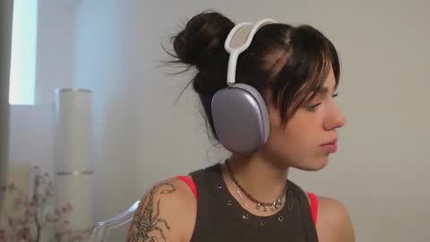 Snapshot of mystica_ chatting on September 12, 10:13 am MILLI online show from September 12, 10:13 am