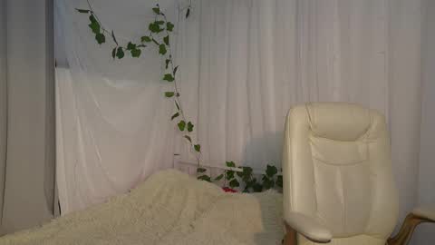 Snapshot of mystica_ chatting on February 24, 7:09 am MILLI online show from February 24, 7:09 am