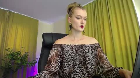 Snapshot of mysticvenus_ chatting on October 15, 1:36 pm mysticvenus_ online show from October 15, 1:36 pm