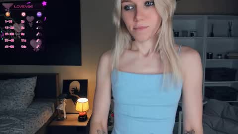 Snapshot of myviolet_rush chatting on October 4, 7:40 pm Olivia or just olive online show from October 4, 7:40 pm