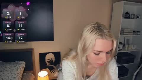 Snapshot of myviolet_rush chatting on October 15, 8:11 pm Olivia or just olive online show from October 15, 8:11 pm