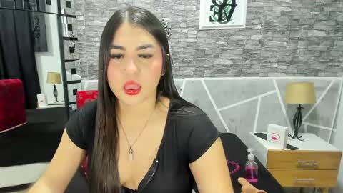 naahomi online show from December 18, 11:24 am