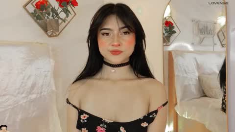 naamah_b online show from February 25, 2:37 pm