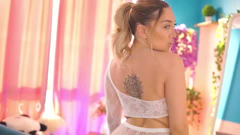 Nadia online show from March 5, 7:04 am