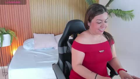 N A H I A online show from January 5, 5:27 pm