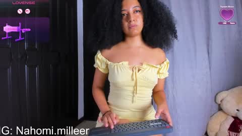 Snapshot of nahomi_miller_ chatting on September 24, 1:37 am Laura online show from September 24, 1:37 am