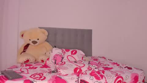 Snapshot of nahomi_miller_ chatting on January 9, 3:58 am Laura online show from January 9, 3:58 am