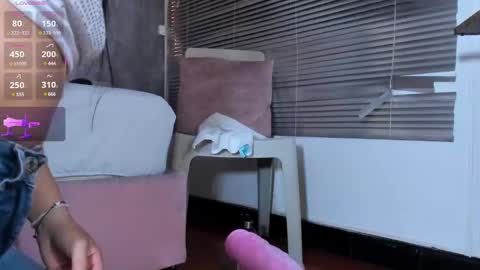 Snapshot of nahomidi_bello chatting on March 6, 6:05 pm online show from March 6, 6:05 pm