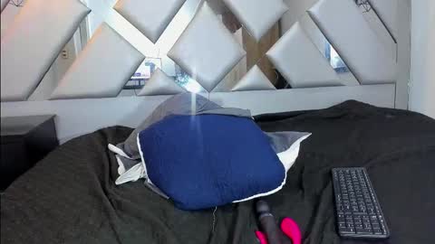 Nahomi  online show from November 28, 11:41 pm