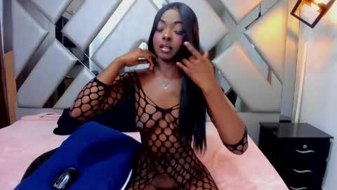 Nahomi  online show from June 8, 11:59 pm