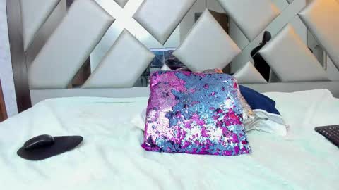 Nahomi  online show from March 1, 1:38 am