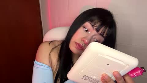 nahomy online show from November 20, 12:50 pm