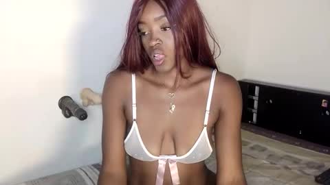 Nahomy  online show from January 7, 5:05 pm