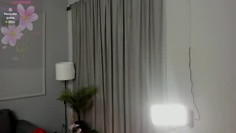 nahomycarterr online show from April 22, 11:51 am