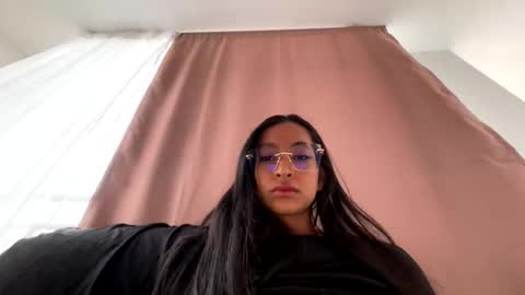 Nahomy  online show from January 11, 9:20 pm