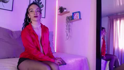 Snapshot of naia_xo chatting on October 7, 9:08 pm Ana online show from October 7, 9:08 pm