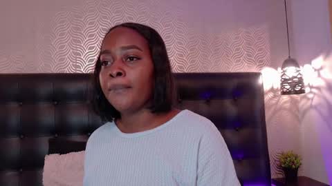 naiaramasson_ online show from April 27, 12:13 pm