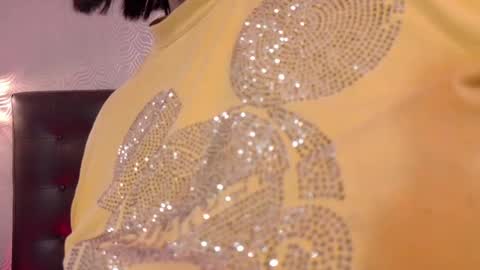 naiaramasson_ online show from April 22, 12:24 pm